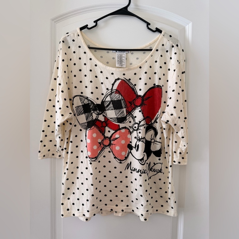 Disney Minnie Mouse Polka Dot‎ 3/4 Sleeve Shirt Cream, Red, and Black Theme Park